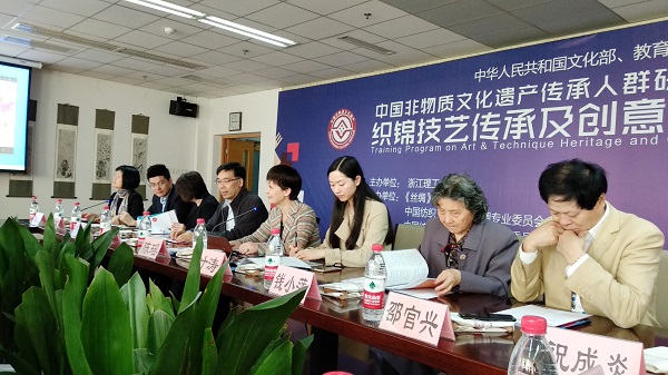 文化部、教育部“中國非遺傳承人群研修研習培訓計劃——織錦技藝傳承及創意設計研修班”在我校開班